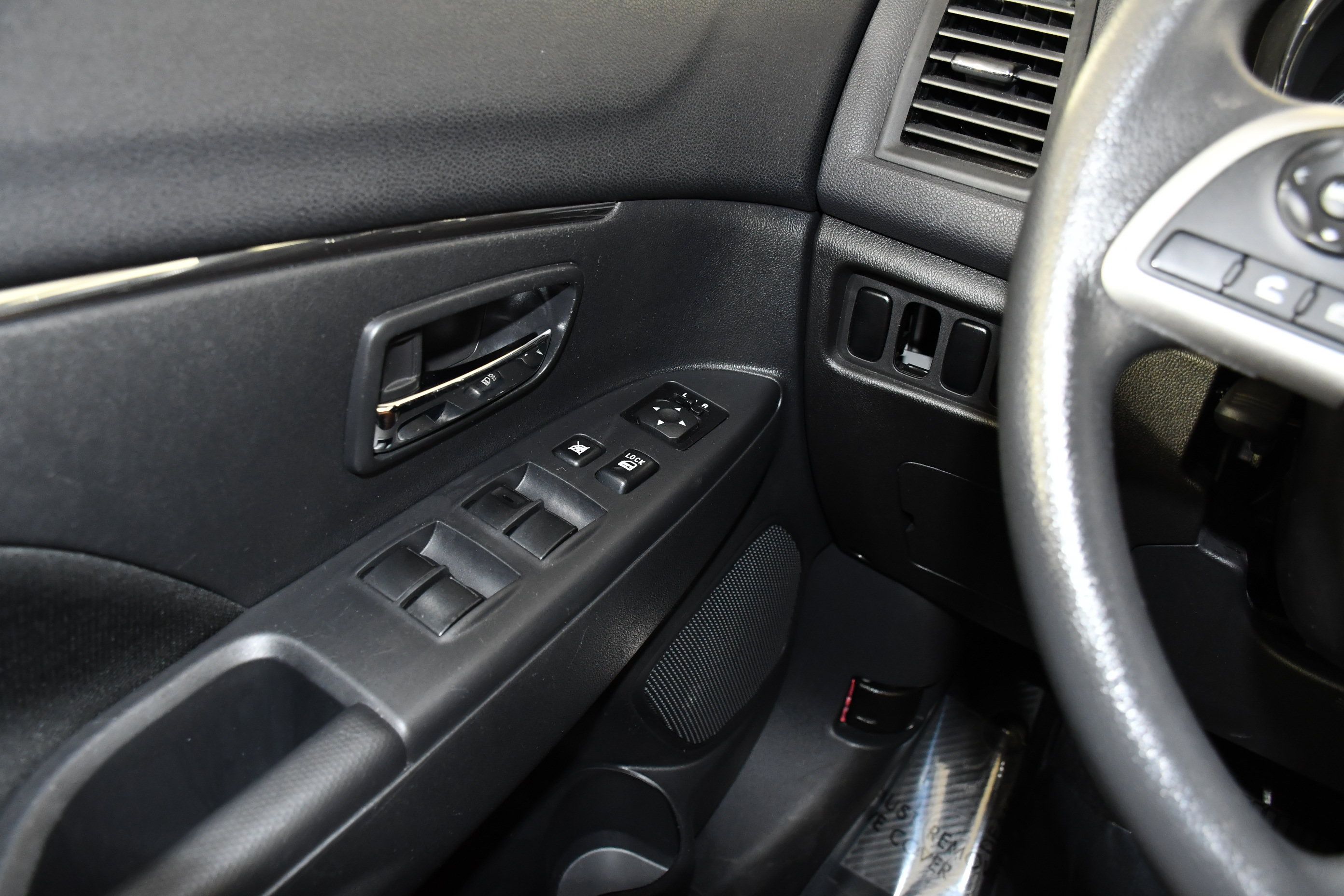 Used 2024 Mitsubishi Outlander Sport ES AWD/4WD image 32