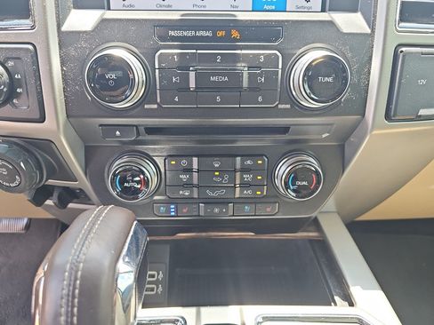 Used 2018 Ford F150 Lariat w/ Equipment Group 502A Luxury AWD/4WD image 26