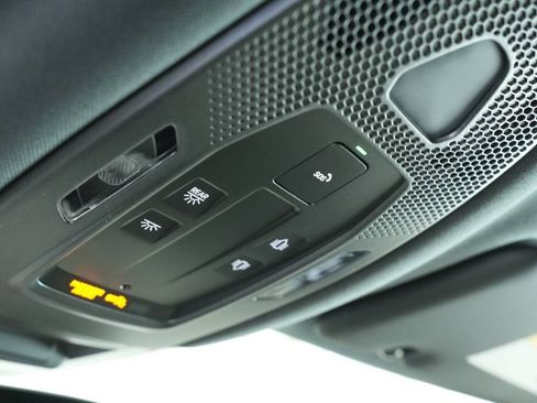 Used 2025 Porsche Cayenne Coupe image 37