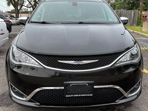 Used 2018 Chrysler Pacifica Limited FWD image 3