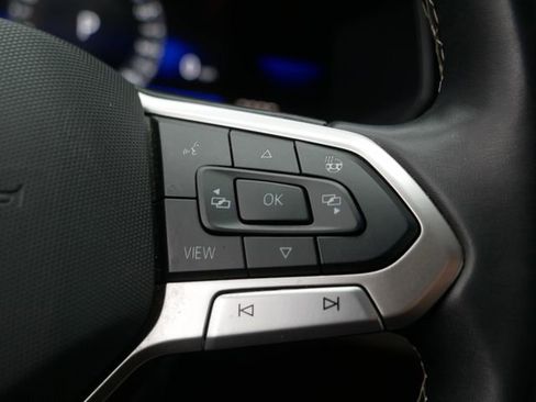 Certified 2024 Volkswagen Taos SE image 26