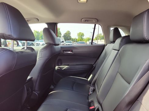 Used 2025 Toyota Corolla Cross XLE FWD image 11