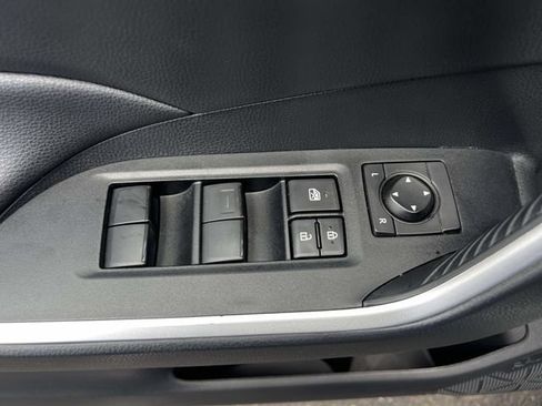 Used 2021 Toyota RAV4 XLE w/ Convenience Package AWD/4WD image 17
