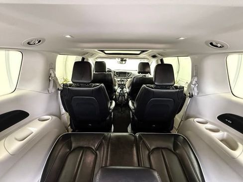 Used 2023 Chrysler Pacifica Limited FWD image 33