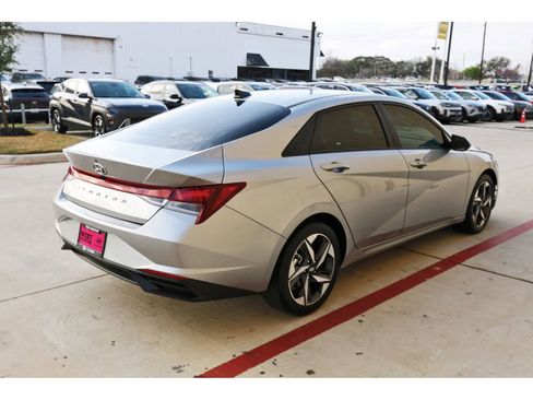 Certified 2023 Hyundai Elantra SEL w/ Convenience Package image 9