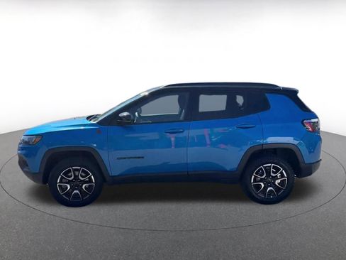 Used 2025 Jeep Compass Trailhawk image 8