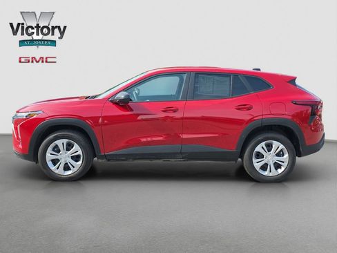 Used 2026 Chevrolet Trax LS FWD image 6