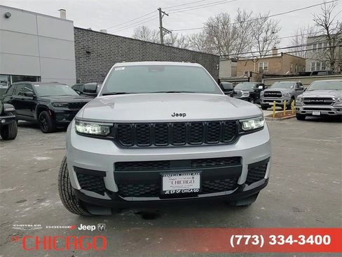 Certified 2025 Jeep Grand Cherokee L Altitude image 3