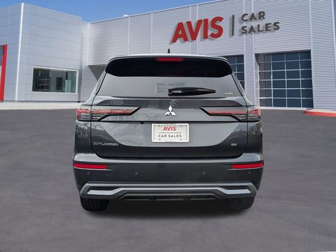 Used 2025 Mitsubishi Outlander SE image 7