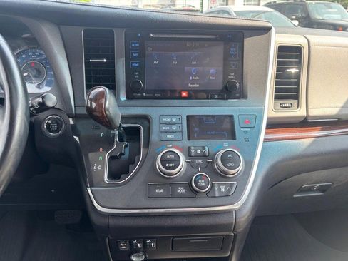 Used 2017 Toyota Sienna Limited Premium AWD/4WD image 14
