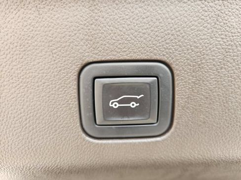 Used 2022 Chevrolet Tahoe LT w/ Luxury Package AWD/4WD image 36