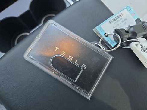 Used 2021 Tesla Model Y Performance image 30