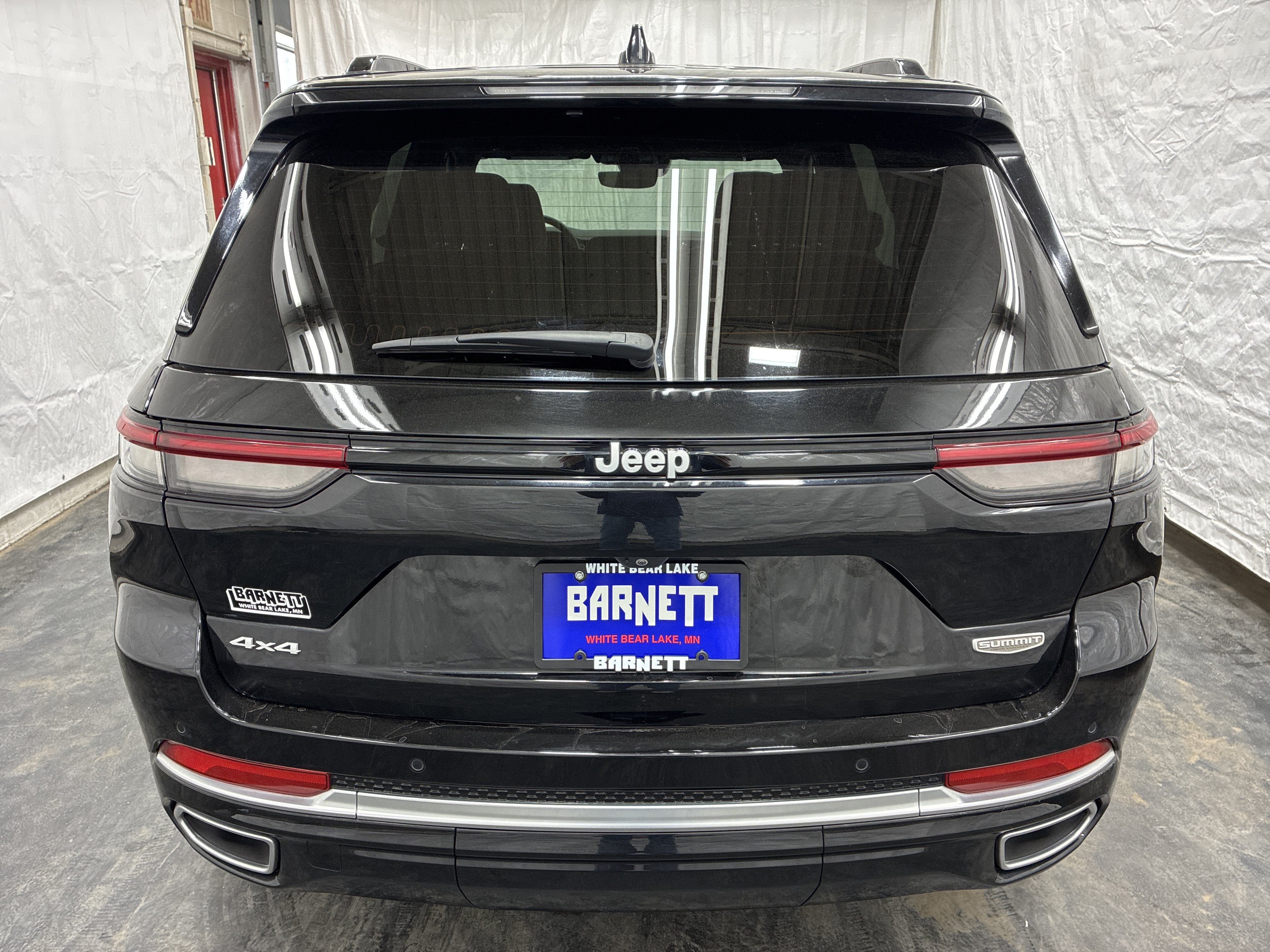 Certified 2024 Jeep Grand Cherokee Summit AWD/4WD image 9