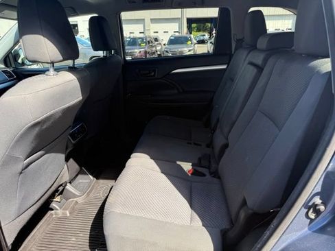 Used 2018 Toyota Highlander LE AWD/4WD image 18