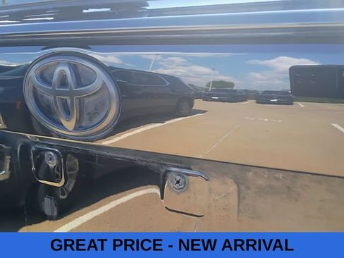 Used 2022 Toyota RAV4 LE FWD image 8
