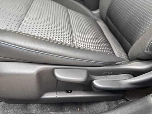 Used 2024 Chevrolet Trax LT w/ Sunroof Package FWD image 15