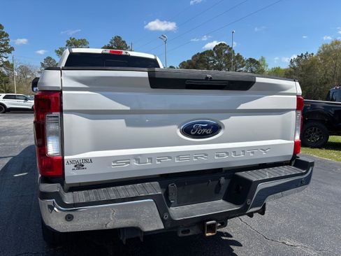 Used 2017 Ford F250 Lariat w/ Lariat Ultimate Package image 4