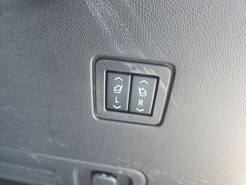 Used 2023 Chevrolet Traverse High Country FWD image 4