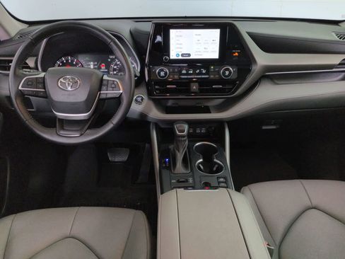 Used 2023 Toyota Highlander XLE image 14