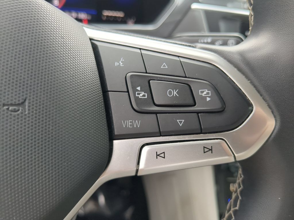 Certified 2022 Volkswagen Tiguan SE FWD image 28
