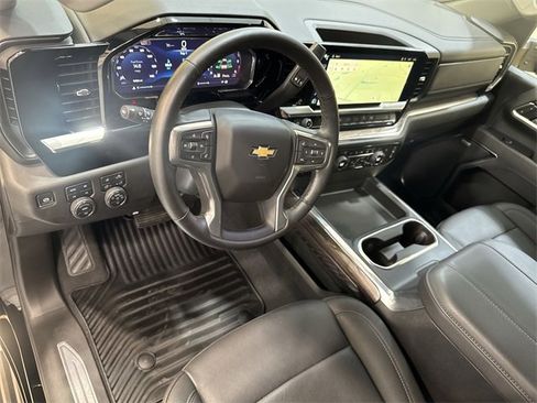 Used 2025 Chevrolet Silverado 2500 LTZ w/ LTZ Convenience Package image 10