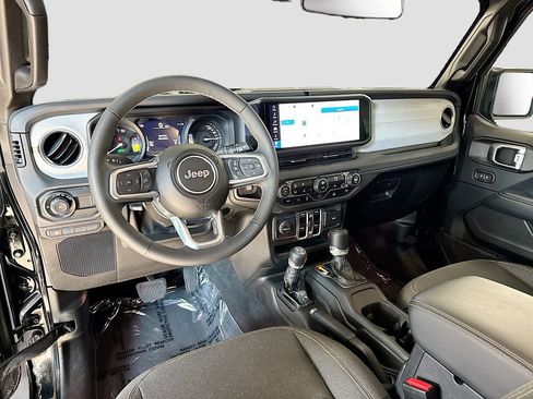 Used 2025 Jeep Wrangler Unlimited Sahara AWD/4WD image 26