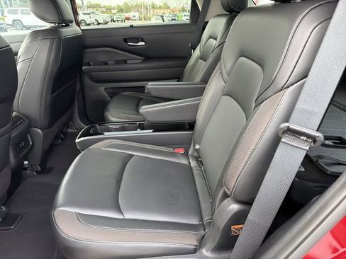 Used 2024 Nissan Pathfinder SL w/ SL Premium Package AWD/4WD image 13