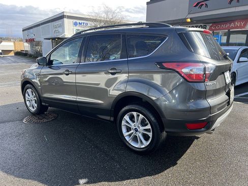 Used 2018 Ford Escape SE w/ Ford Safe & Smart Package image 2