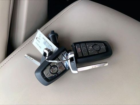 Used 2021 Lincoln Aviator Reserve w/ Equipment Group 201A image 13