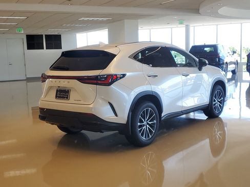 Used 2025 Lexus NX 250 FWD w/ Towing Package (2000 Lbs) image 11