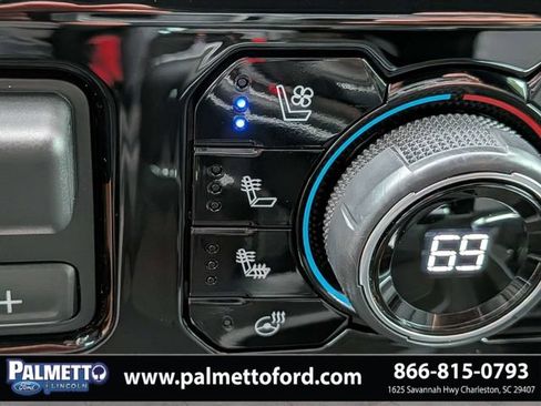 Used 2023 Chevrolet Silverado 1500 High Country w/ Technology Package AWD/4WD image 25