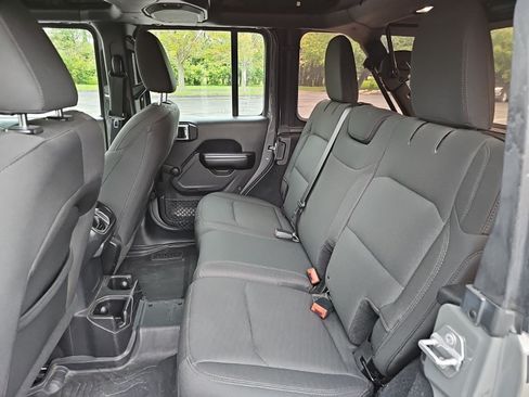 Used 2018 Jeep Wrangler Unlimited Sport AWD/4WD image 18