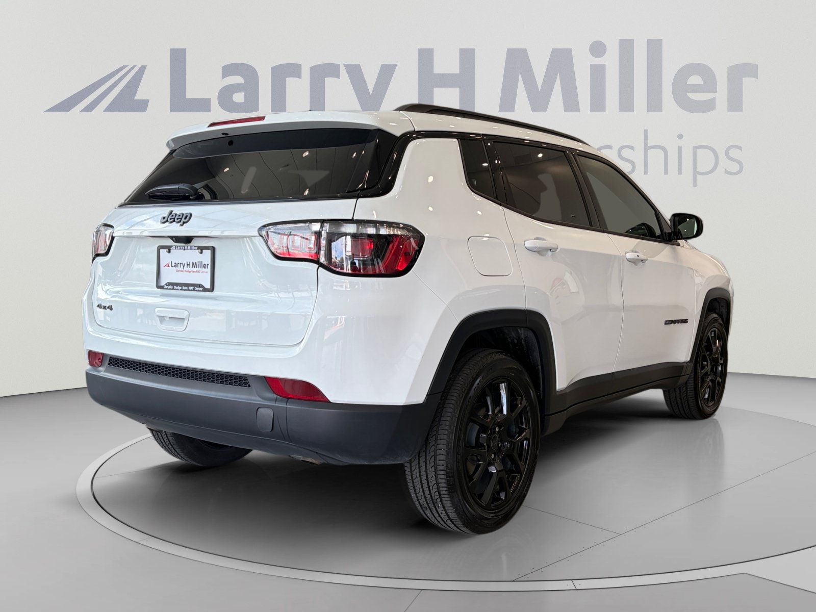 Used 2025 Jeep Compass Latitude w/ Convenience Group AWD/4WD image 5