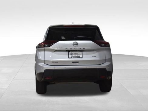 Used 2025 Nissan Rogue SV image 8