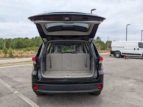 Used 2019 Toyota Highlander LE image 34