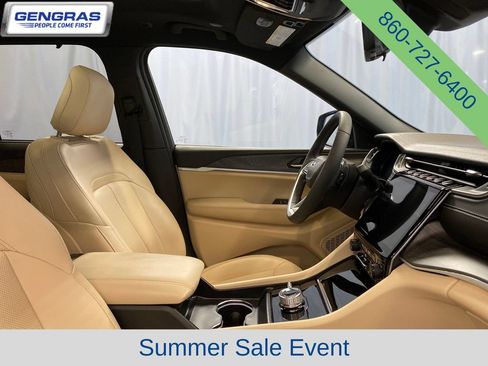 Certified 2025 Jeep Grand Cherokee Limited AWD/4WD image 47
