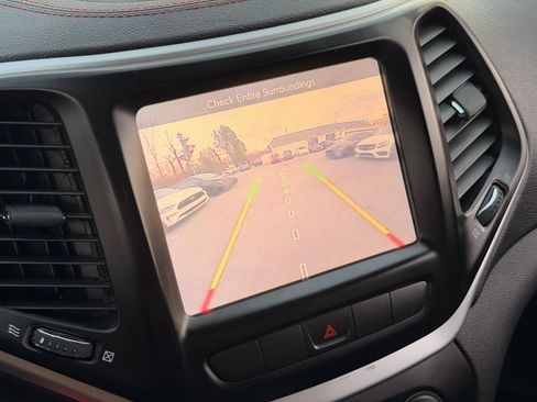 Used 2014 Jeep Cherokee Trailhawk w/ Leather Interior Group image 34