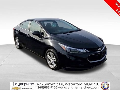 Used 2016 Chevrolet Cruze LT w/ Convenience Package FWD image 2