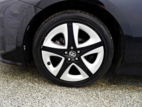 Used 2016 Toyota Prius Three Touring image 20