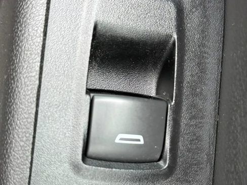 Used 2018 Chevrolet Equinox Premier AWD/4WD image 39