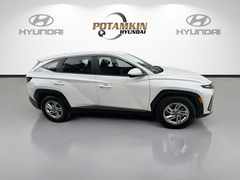 Certified 2025 Hyundai Tucson SE FWD image 4