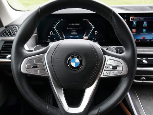 Used 2024 BMW X7 xDrive40i AWD/4WD image 19