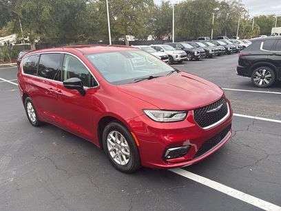 Used 2024 Chrysler Pacifica Touring-L