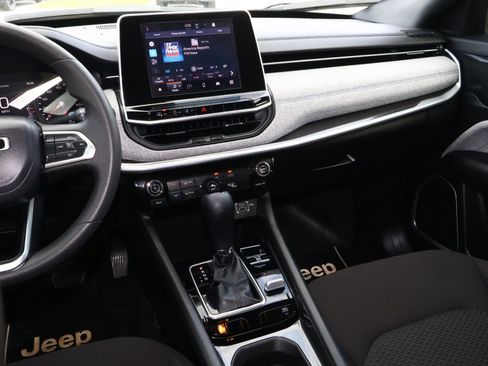 Used 2025 Jeep Compass Sport w/ Mopar Graphics Package image 11