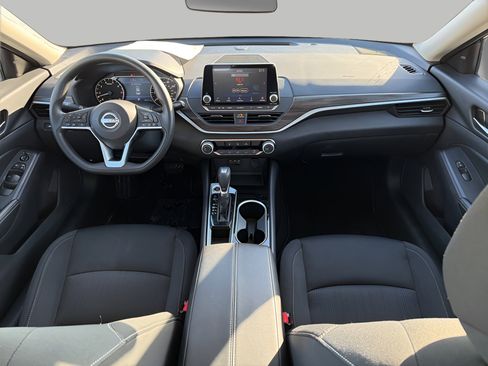 Used 2024 Nissan Altima 2.5 SV image 10