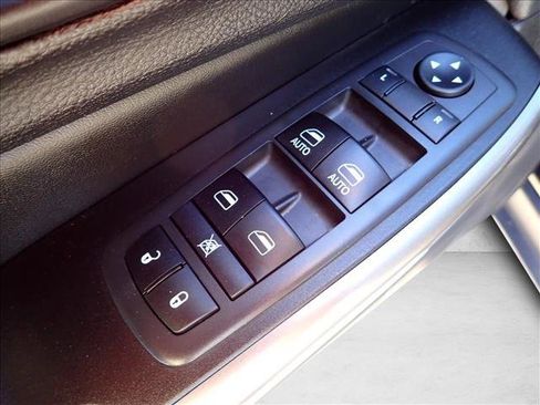 Used 2019 Jeep Cherokee Latitude Plus w/ Cold Weather Group AWD/4WD image 14