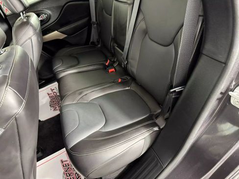 Used 2018 Jeep Cherokee Limited AWD/4WD image 36