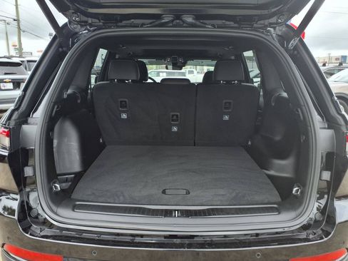 Used 2025 Jeep Grand Cherokee Altitude RWD image 7