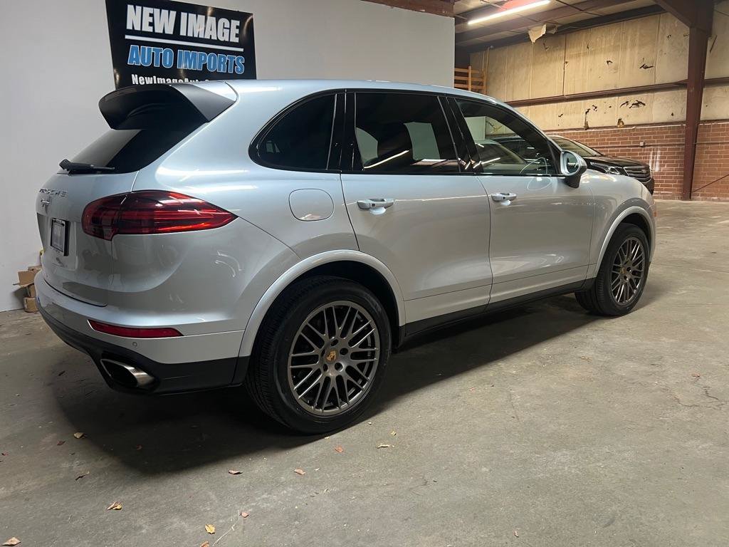 Used 2017 Porsche Cayenne AWD/4WD image 4