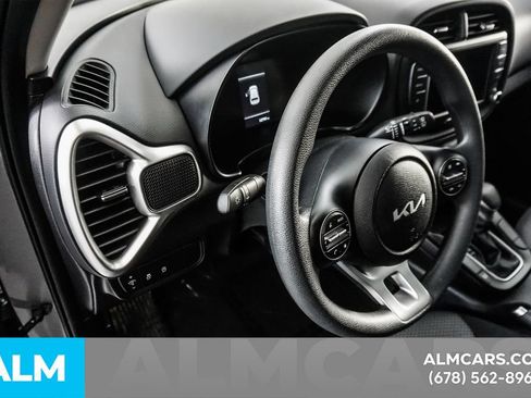 Used 2025 Kia Soul LX w/ LX Technology Package FWD image 25